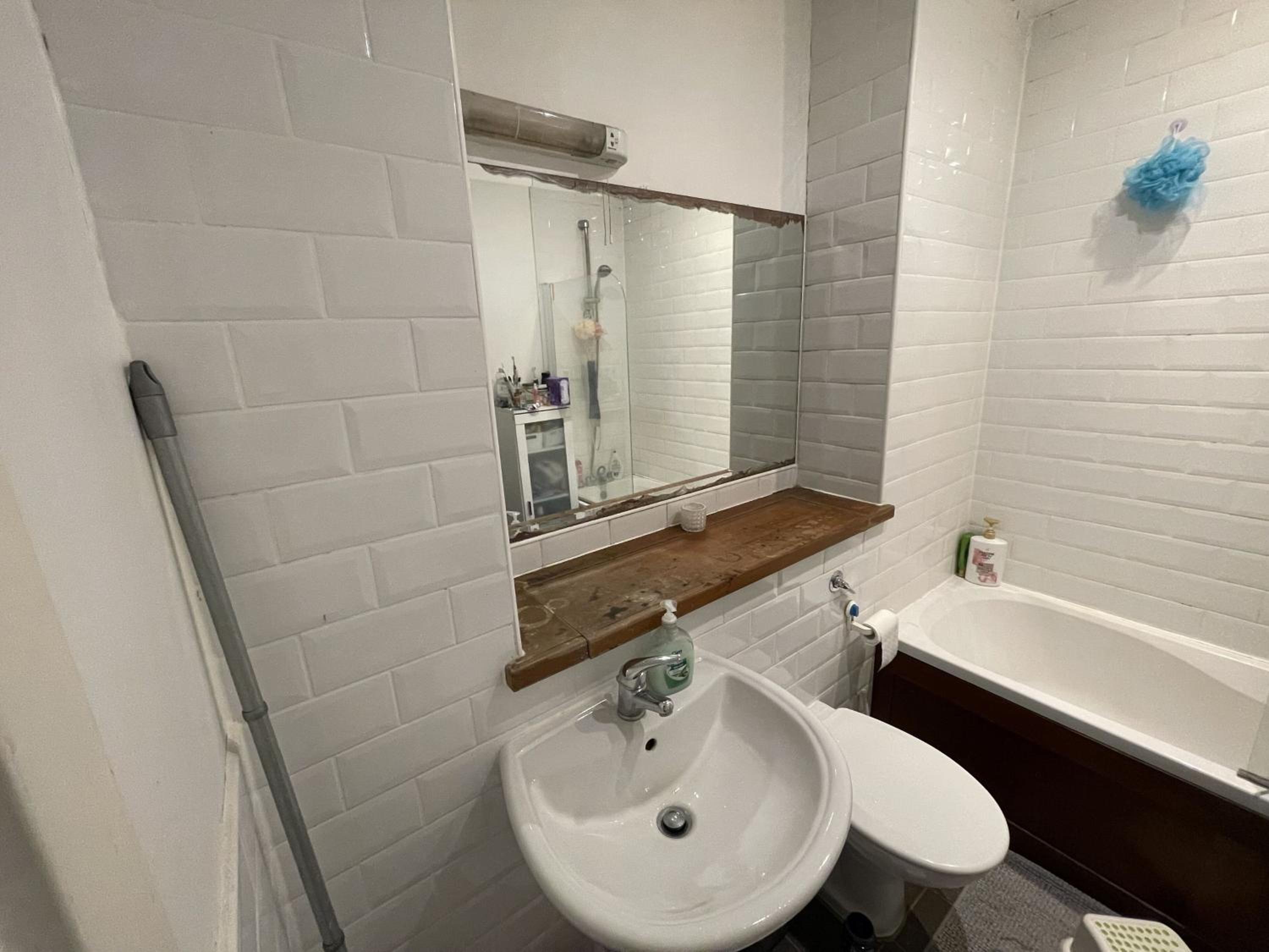 Central Dublin 2-Bed Apartment -Sleeps 5 & Parking