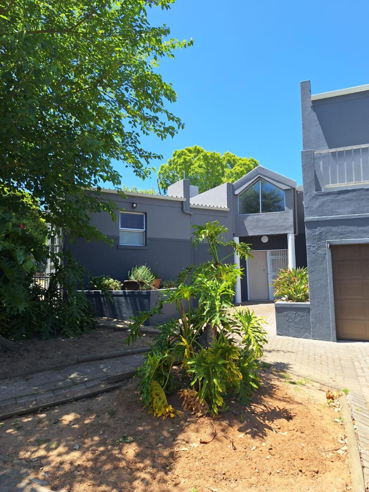 Dee-One's at Napier,Kenridge,Self Catering Apartment with Pool view 3