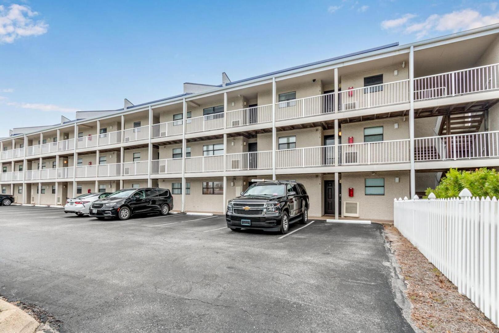 Hotel Seaside Beach & Racquet 1315 by Vacation Homes Collection - Image 1