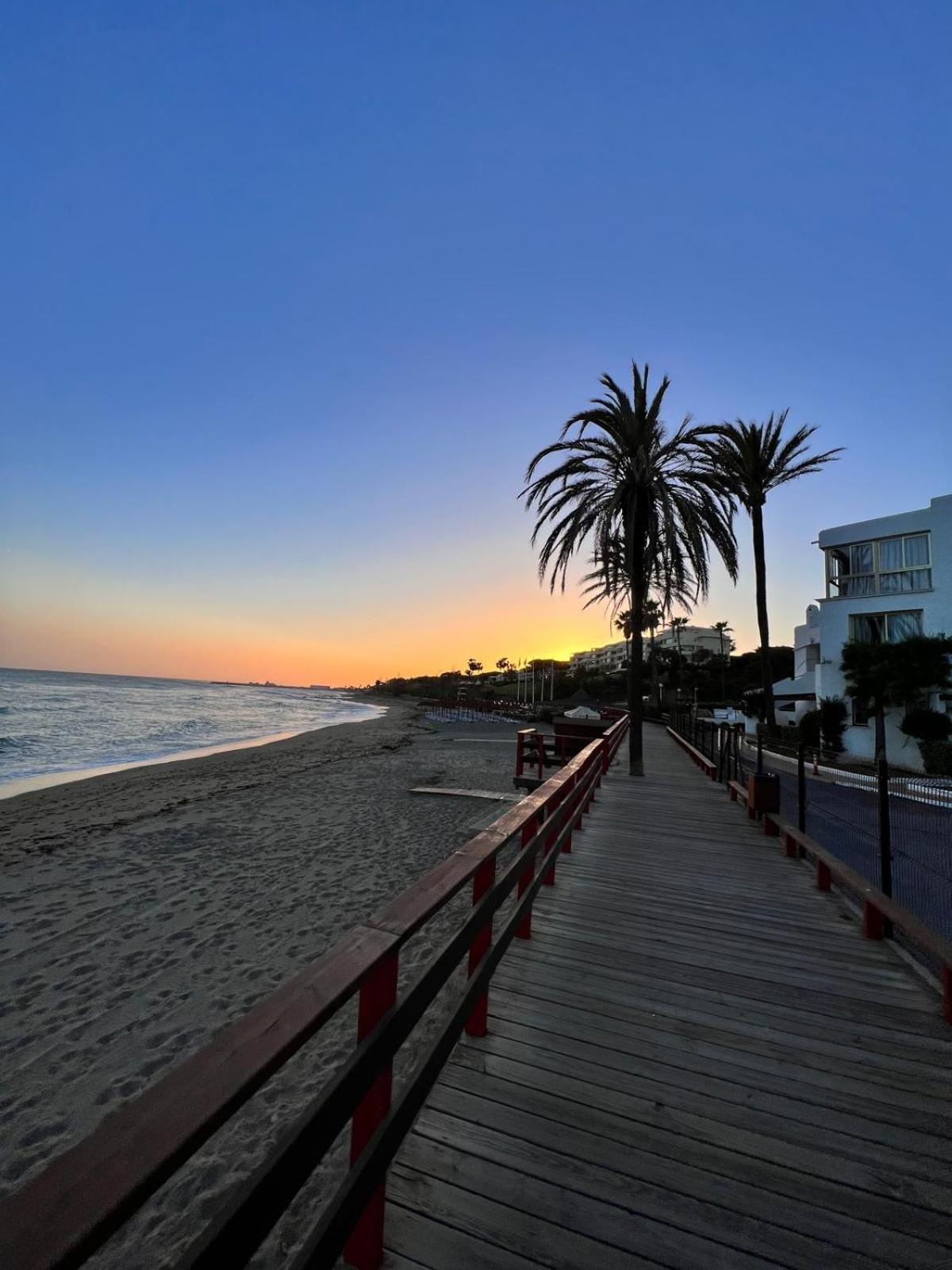 NEW cozy, spacious & modern apt, 100m from the beach, restaurants, bars view 2
