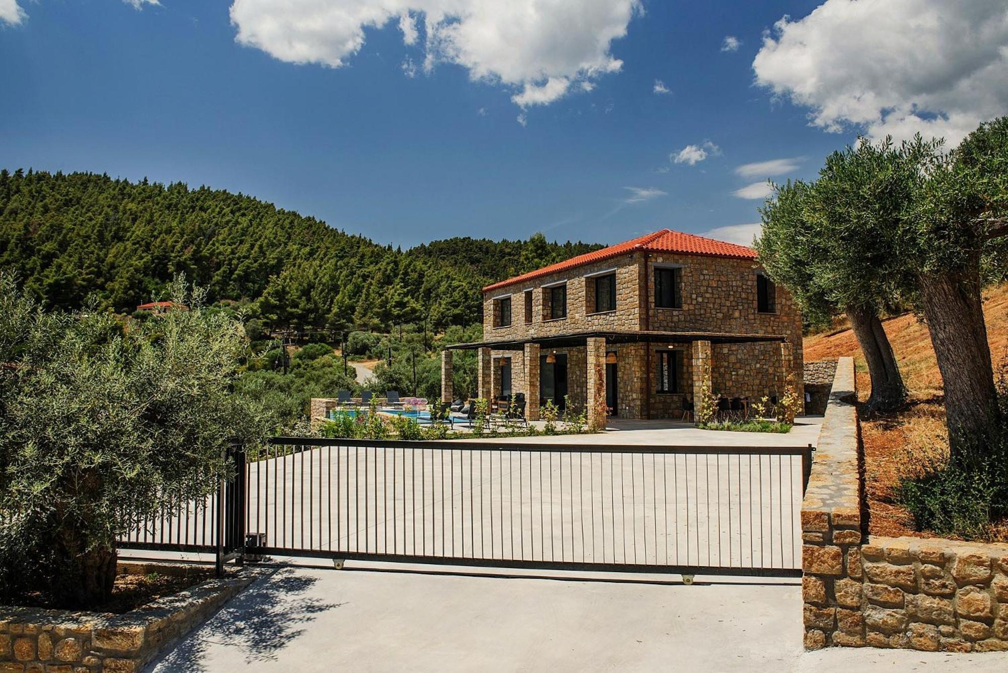 The Mavrolitharo Residence
