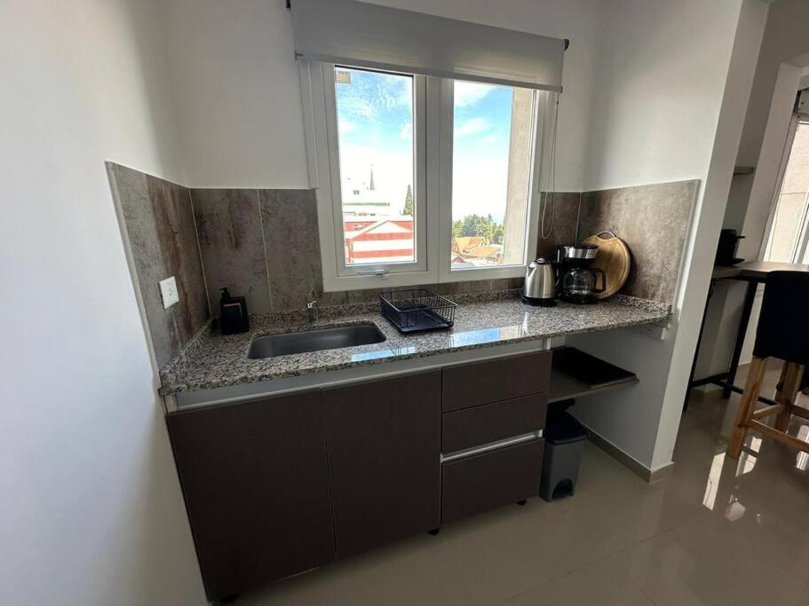 Departamento moderno con vista al lago