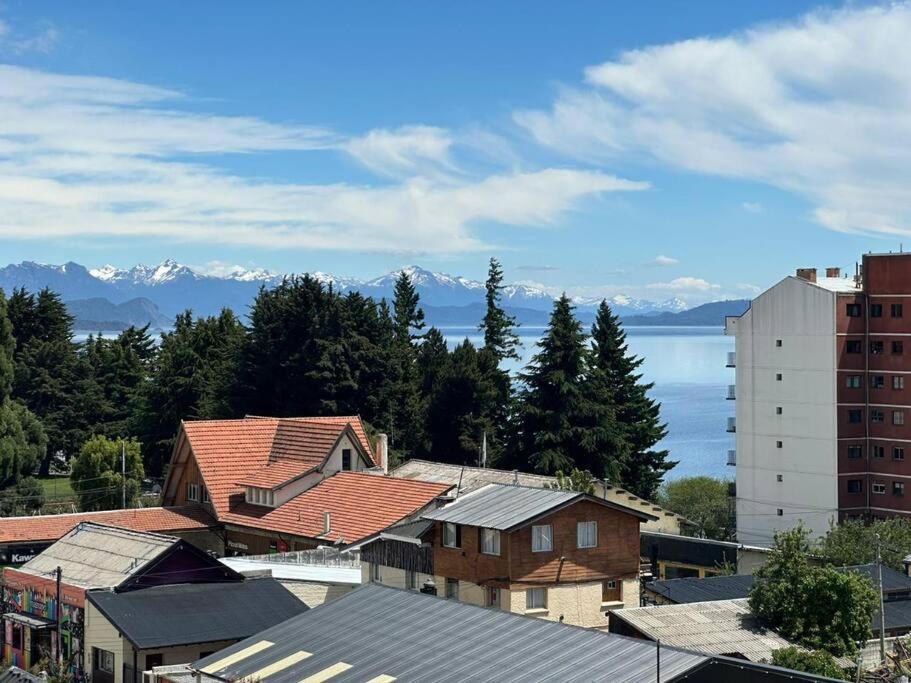 Departamento moderno con vista al lago