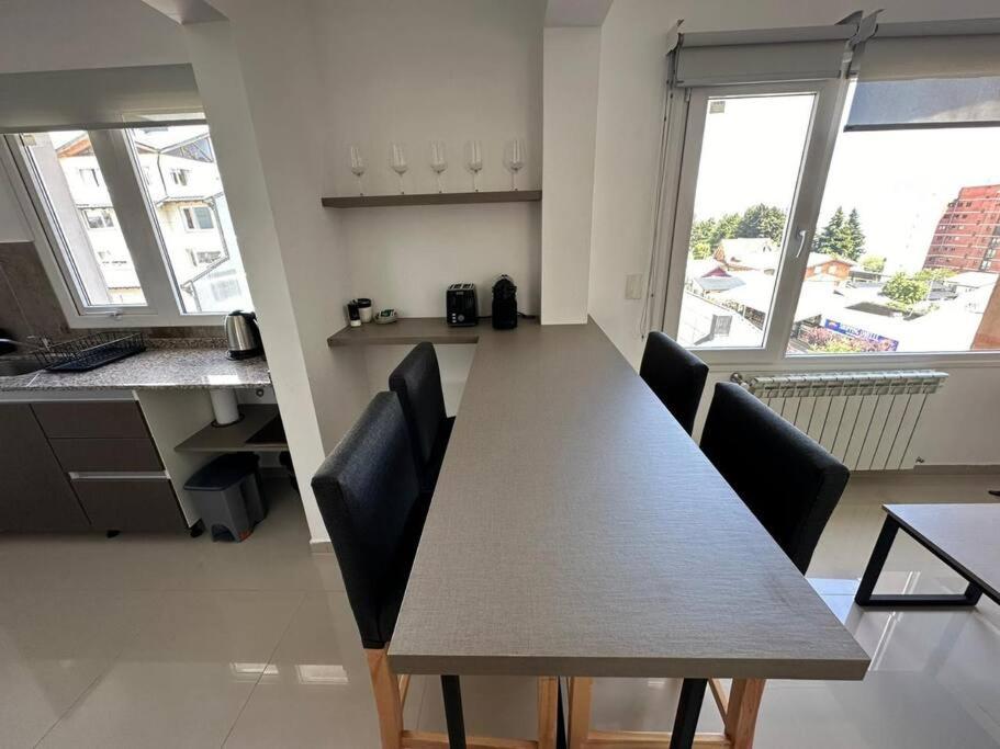 Departamento moderno con vista al lago
