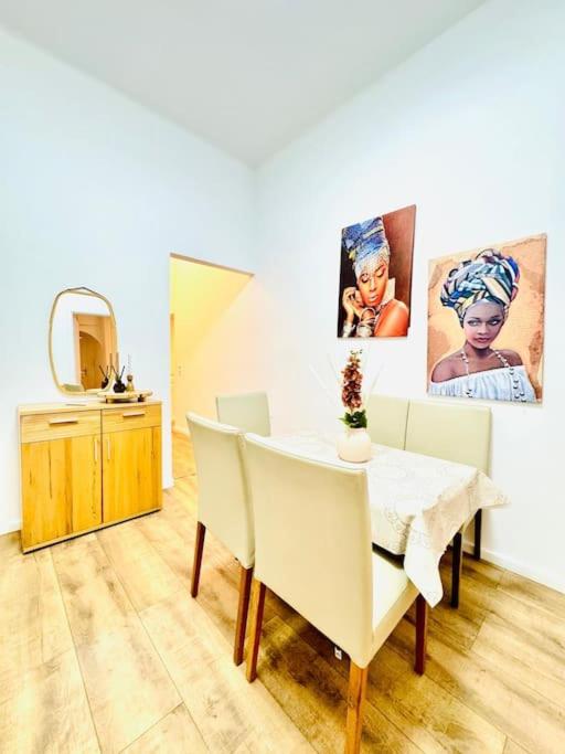 Cozy Private Rooms in 9-Bedroom Apartment Near Augarten