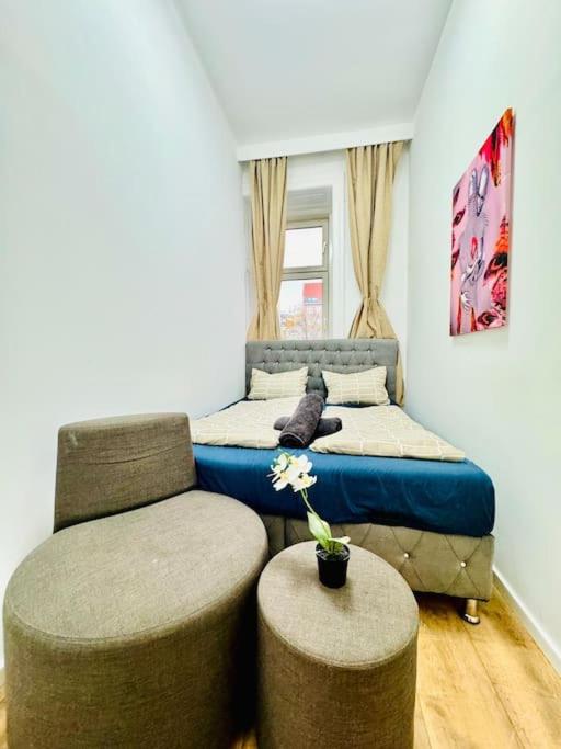 Cozy Private Rooms in 9-Bedroom Apartment Near Augarten