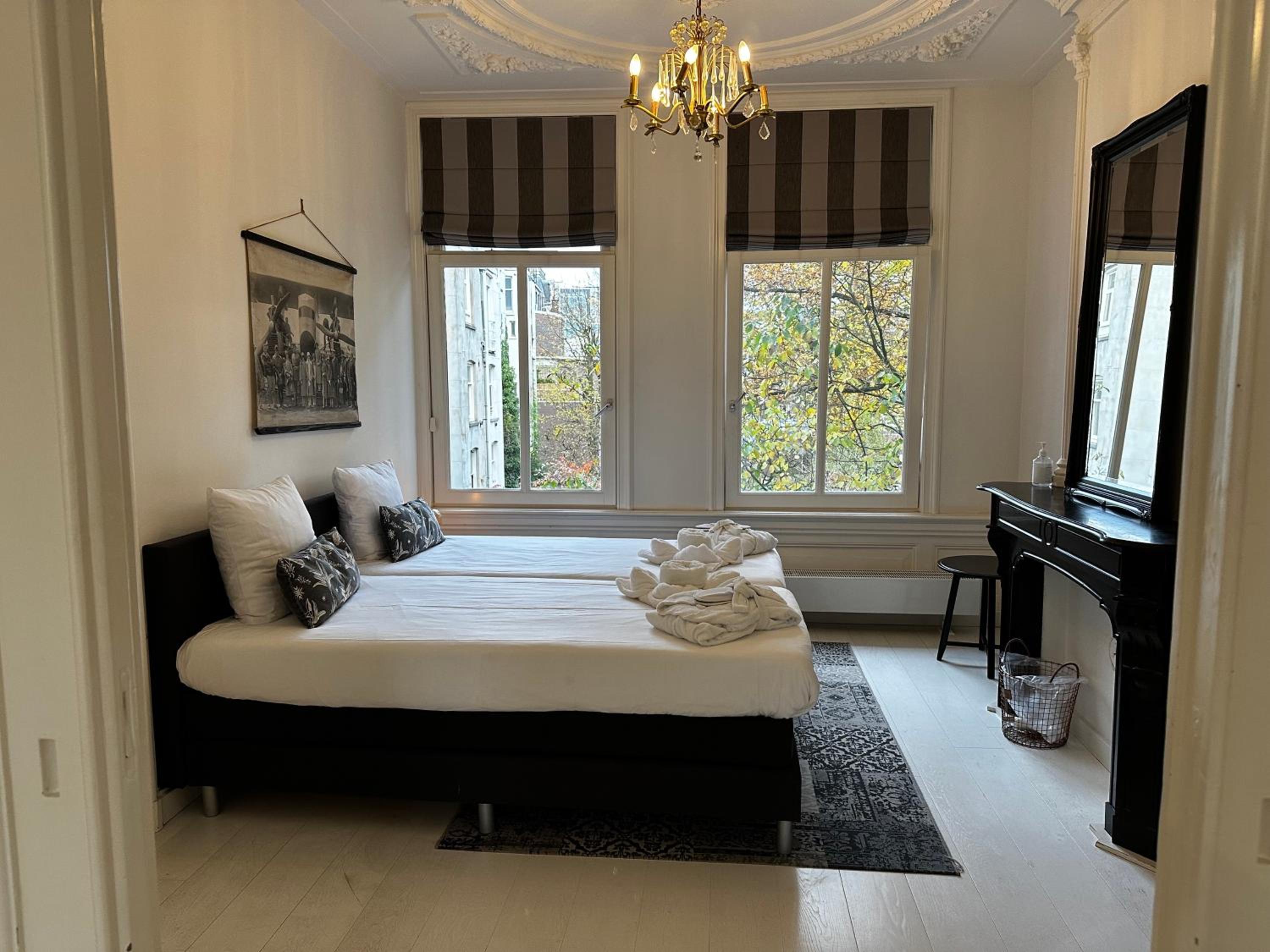 Nine-T-Teen Bed and Boutique
