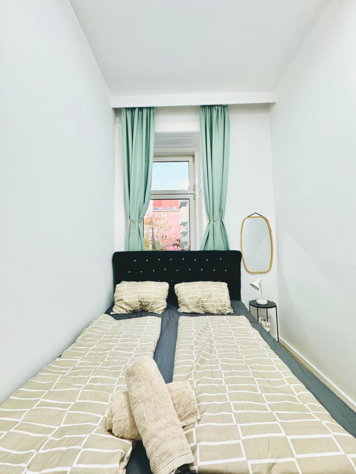 Cozy Private Rooms in 9-Bedroom Apartment Near Augarten