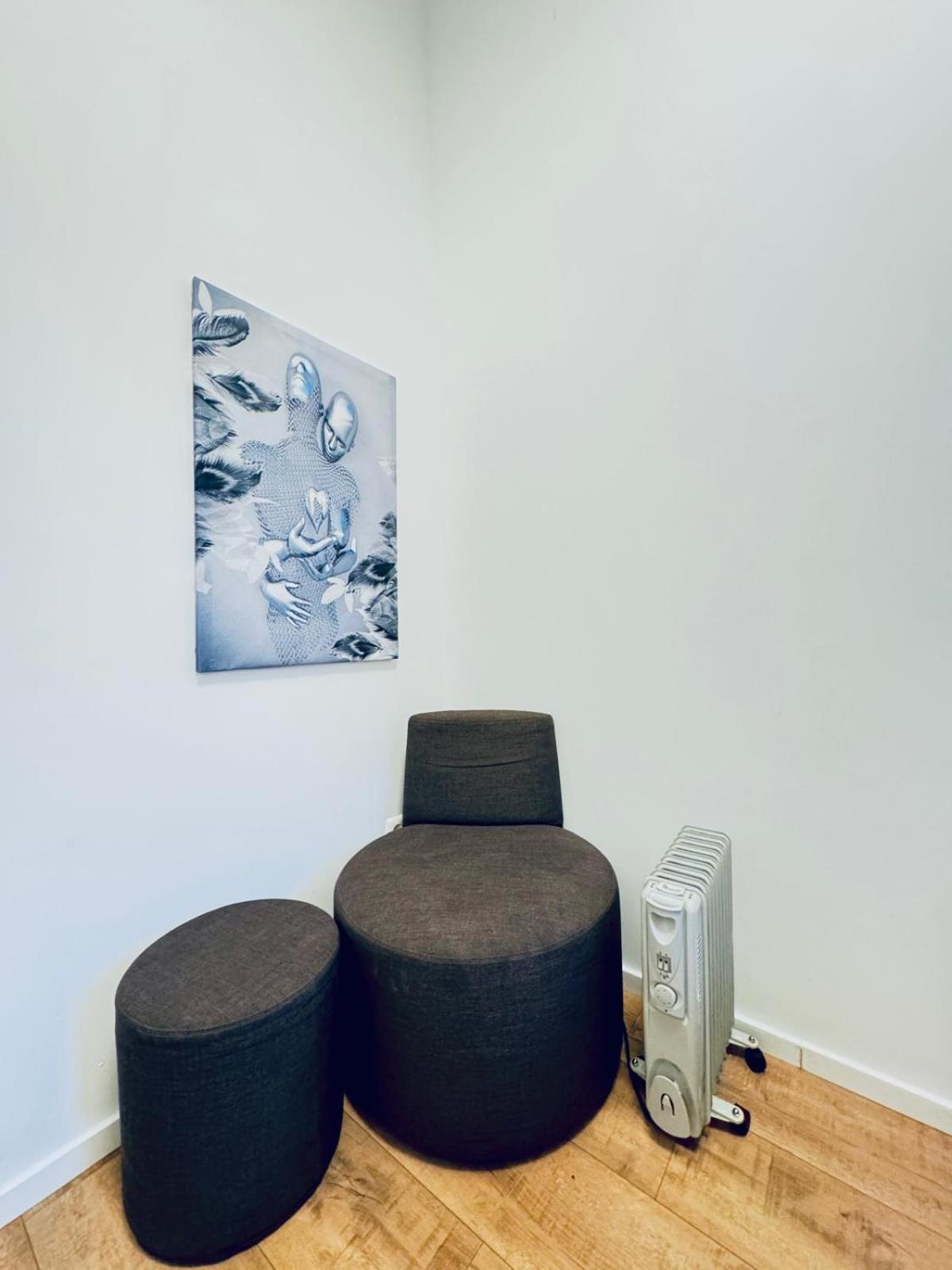 Cozy Private Rooms in 9-Bedroom Apartment Near Augarten