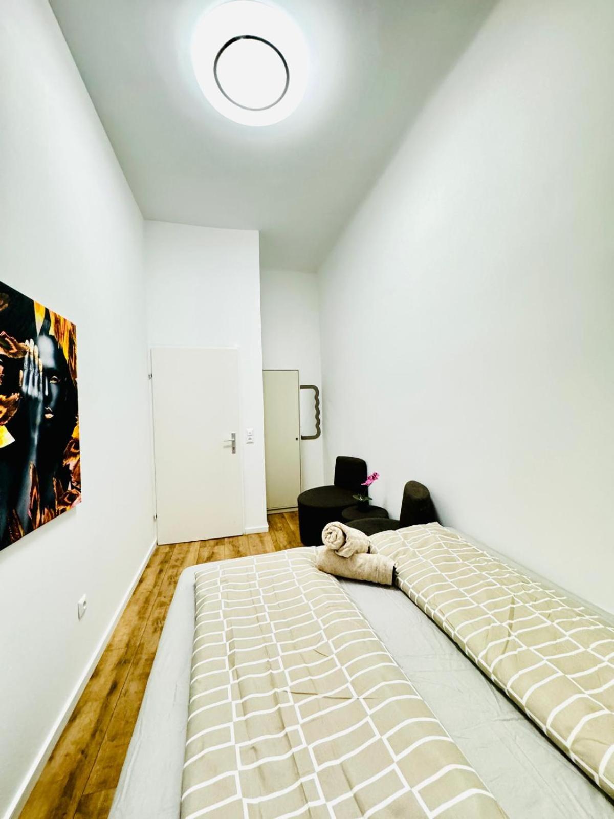 Cozy Private Rooms in 9-Bedroom Apartment Near Augarten