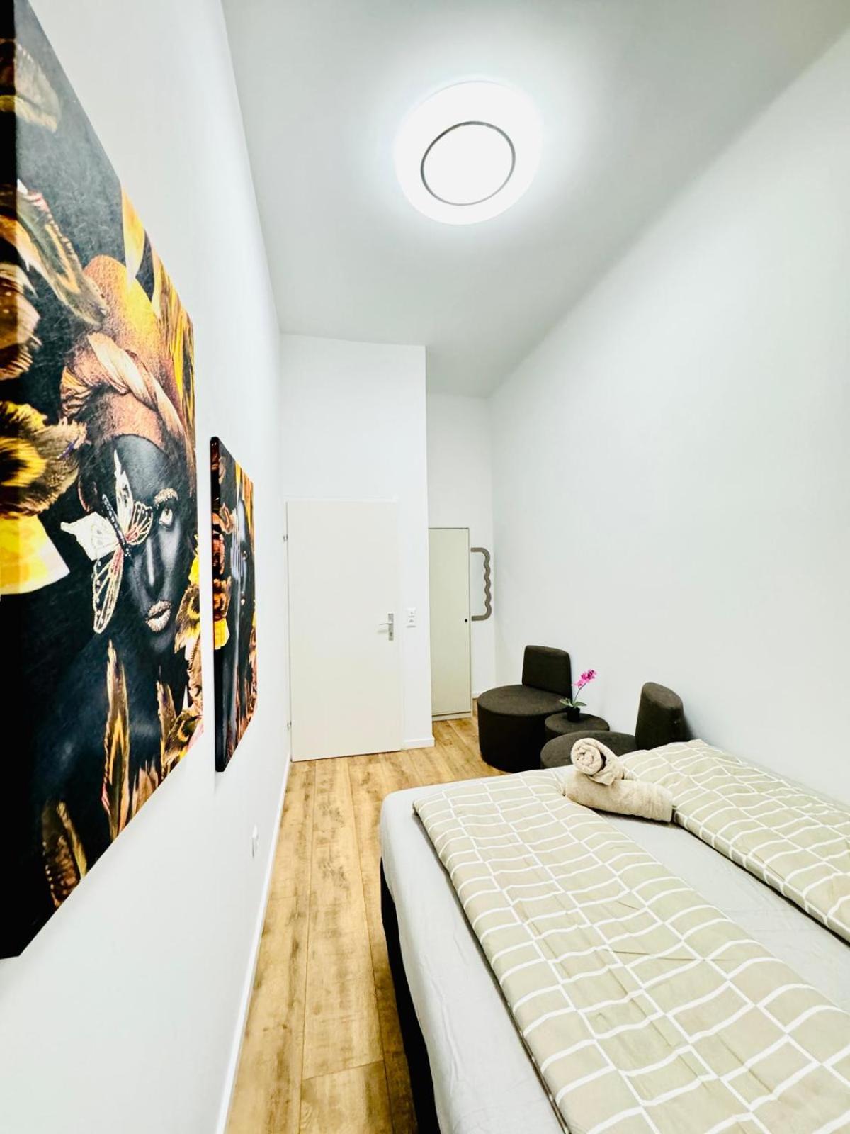Cozy Private Rooms in 9-Bedroom Apartment Near Augarten