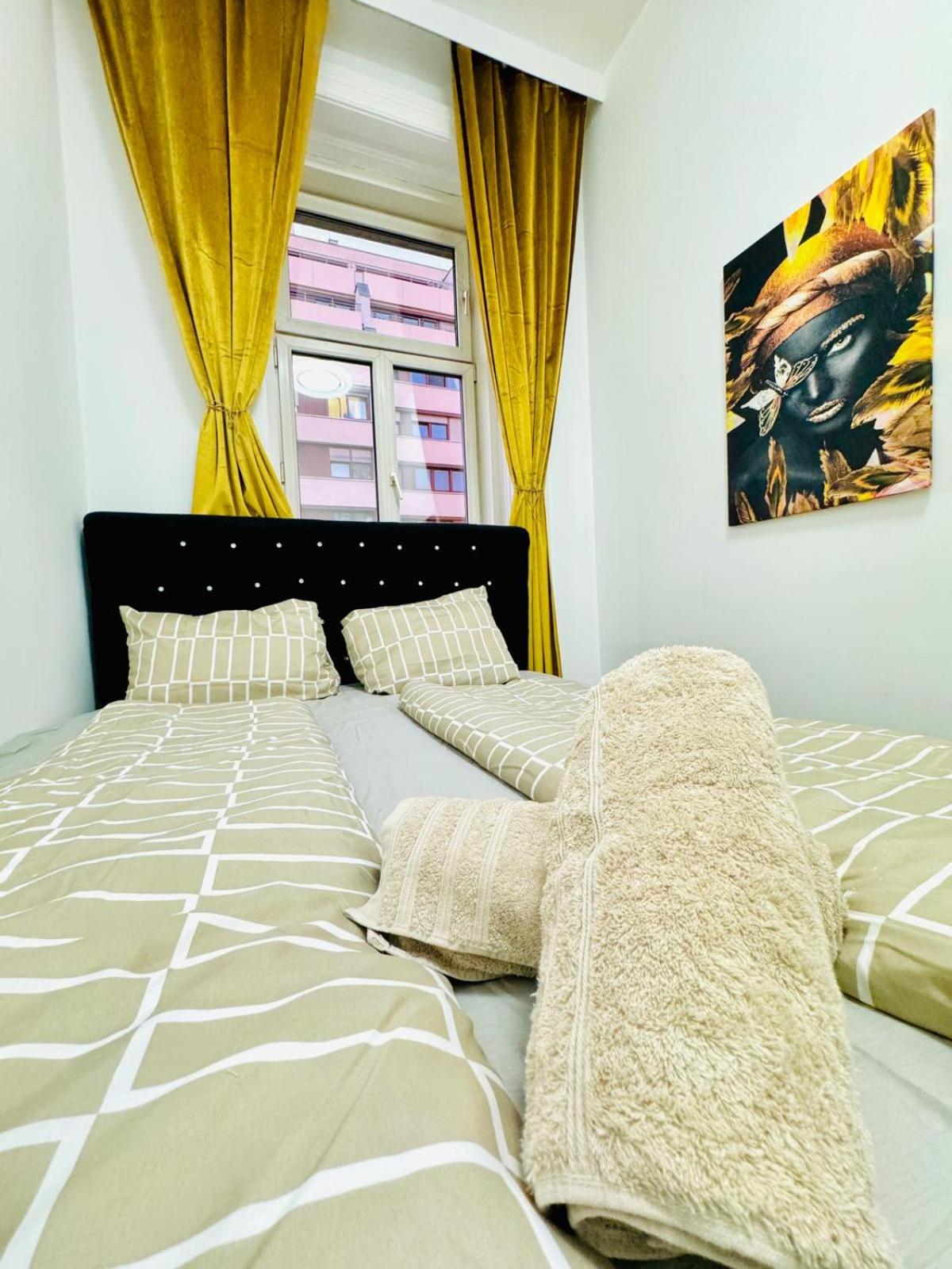 Cozy Private Rooms in 9-Bedroom Apartment Near Augarten