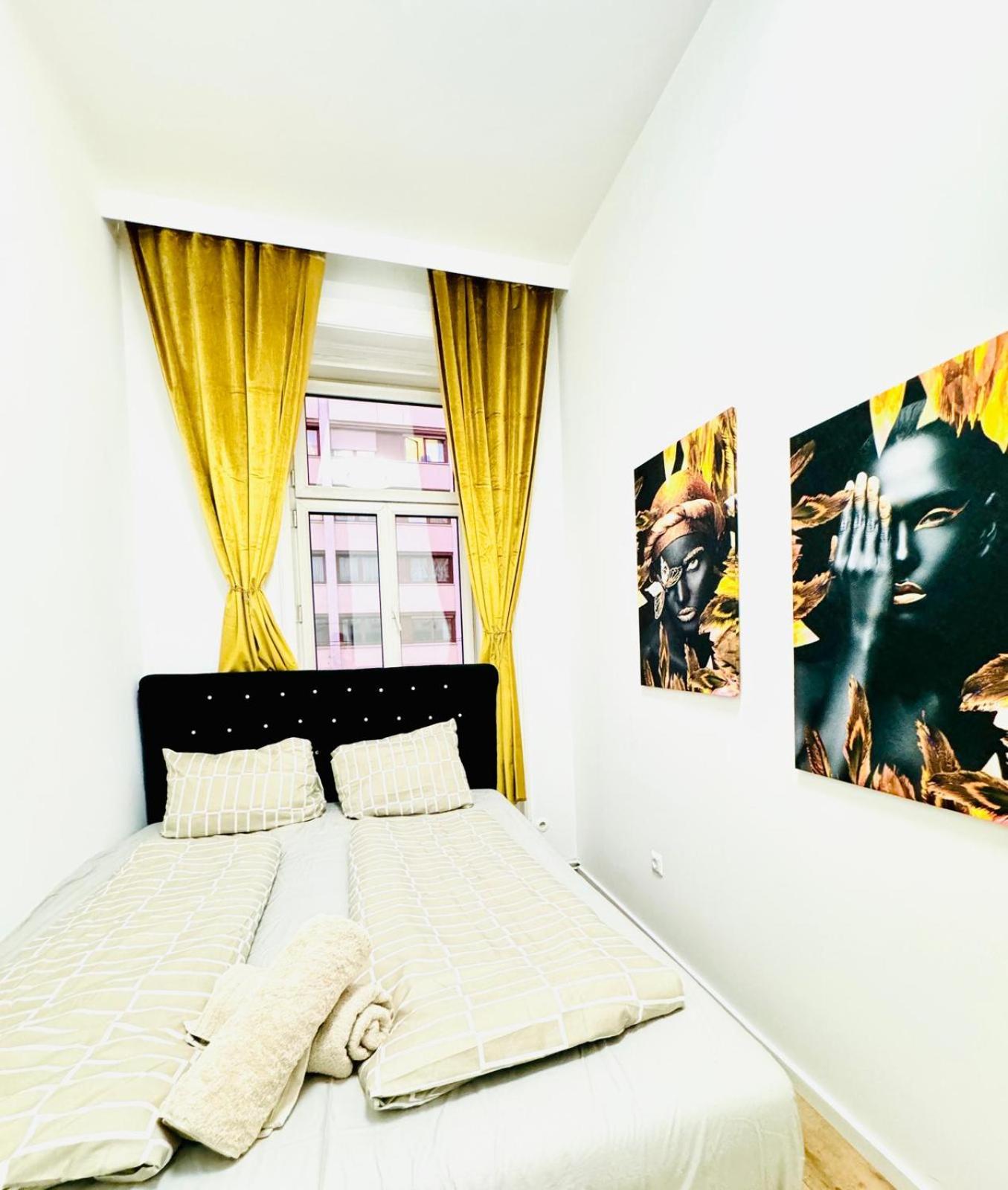Cozy Private Rooms in 9-Bedroom Apartment Near Augarten