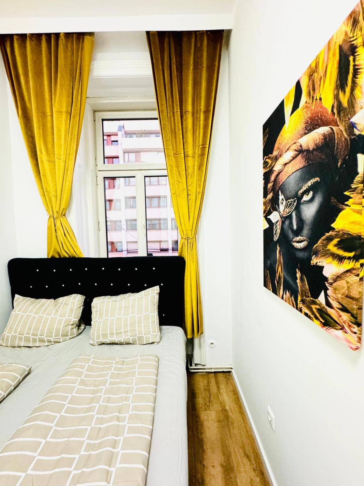 Cozy Private Rooms in 9-Bedroom Apartment Near Augarten