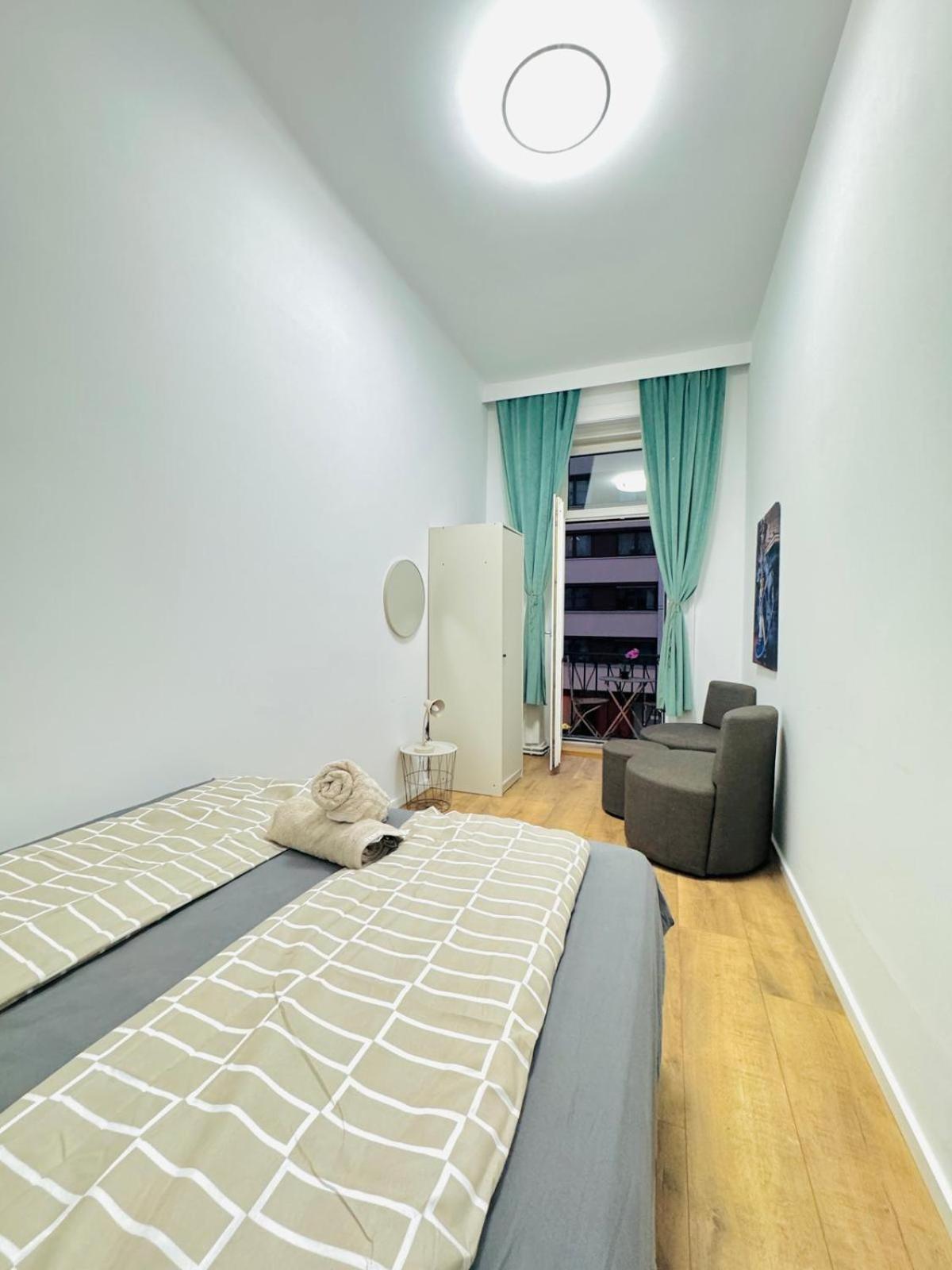 Cozy Private Rooms in 9-Bedroom Apartment Near Augarten