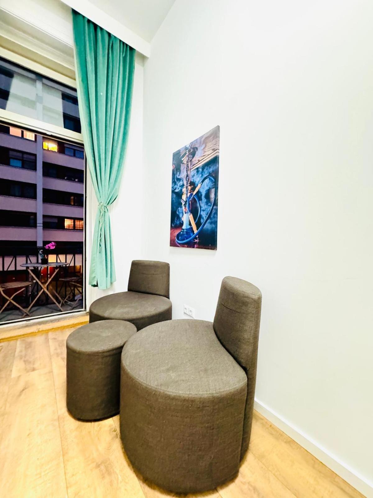 Cozy Private Rooms in 9-Bedroom Apartment Near Augarten