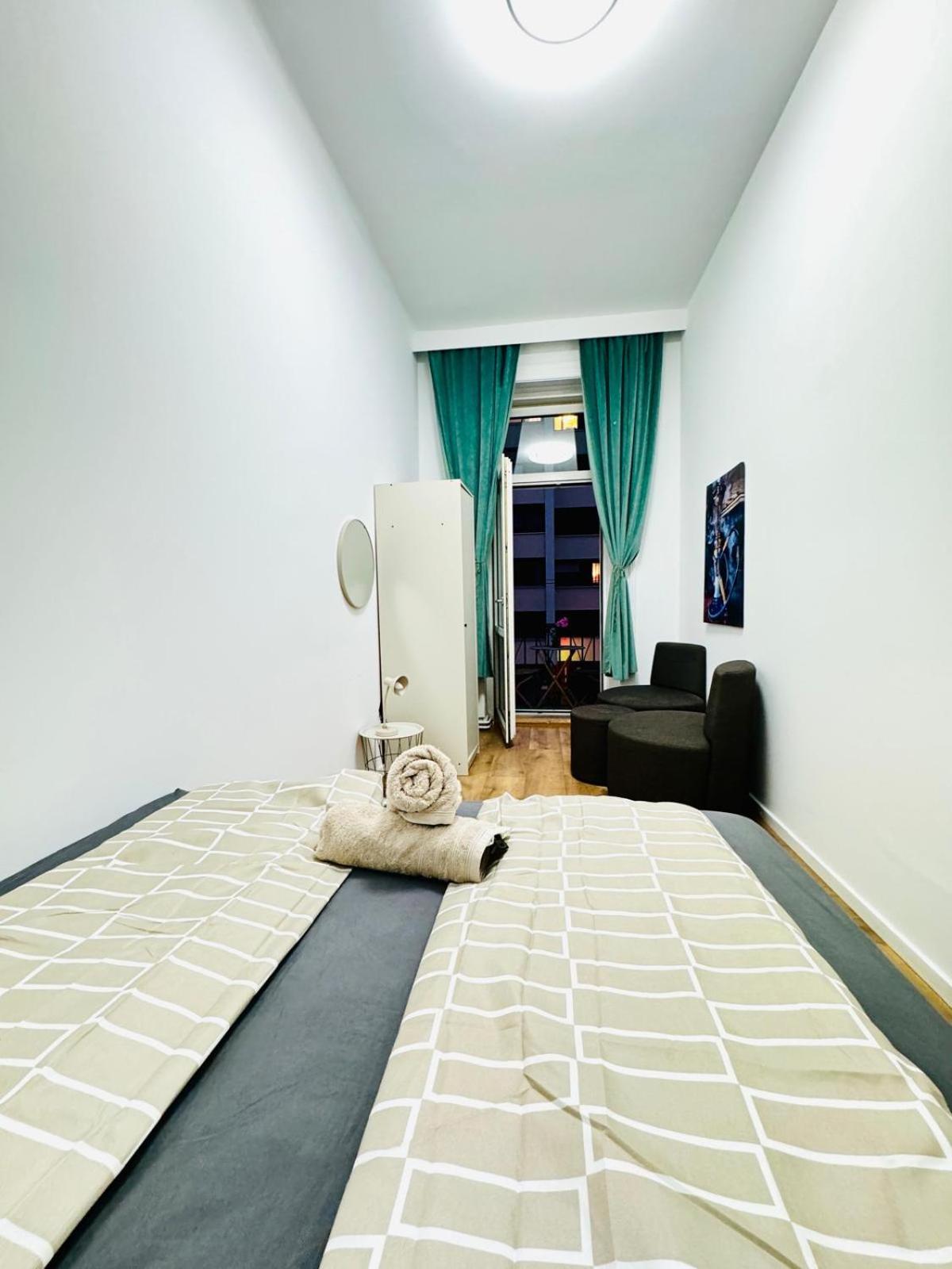 Cozy Private Rooms in 9-Bedroom Apartment Near Augarten