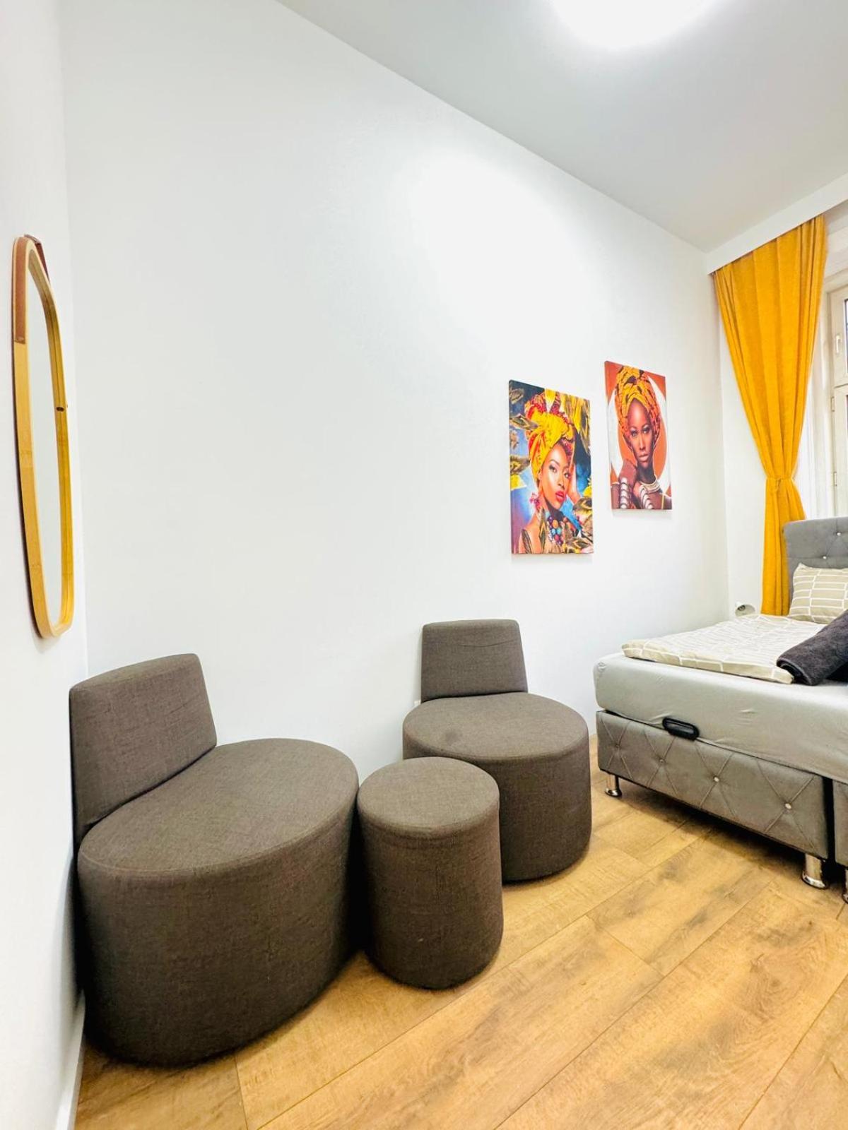 Cozy Private Rooms in 9-Bedroom Apartment Near Augarten