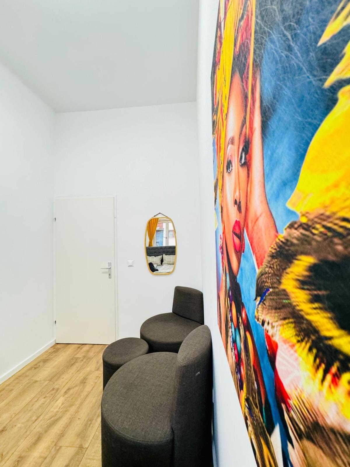 Cozy Private Rooms in 9-Bedroom Apartment Near Augarten