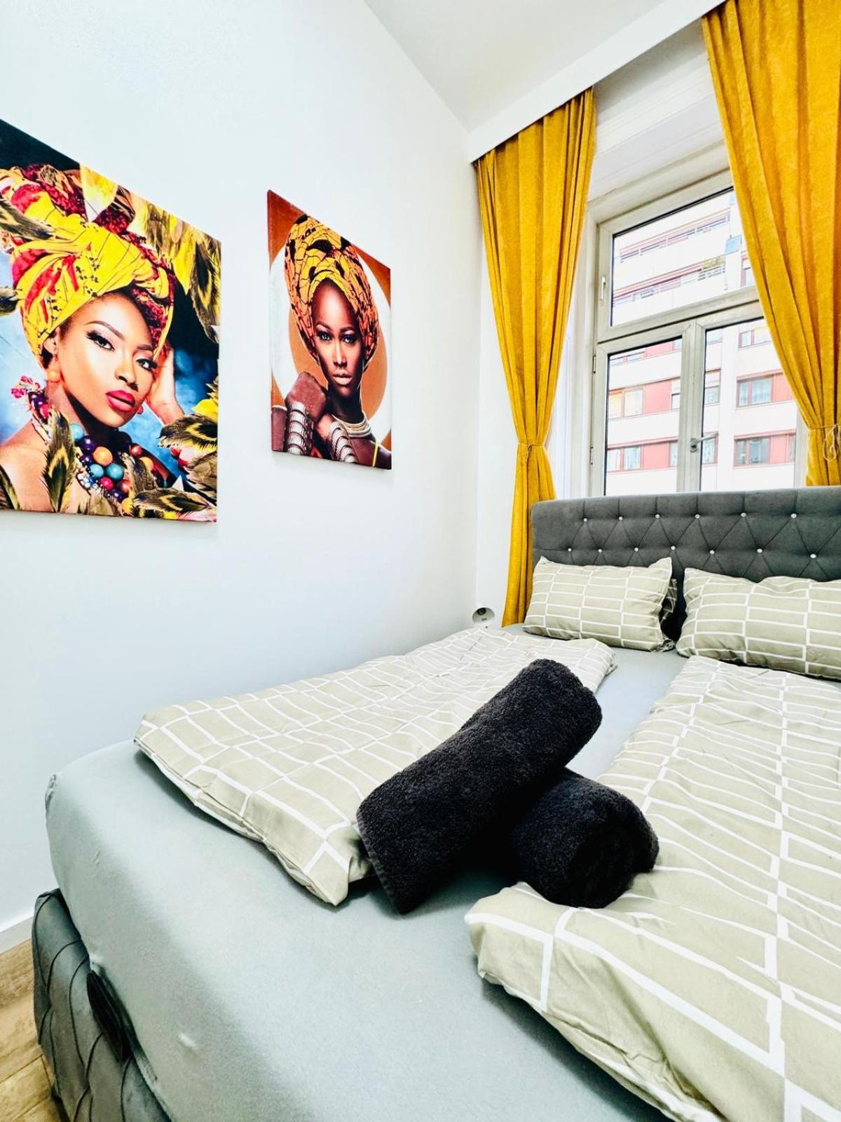 Cozy Private Rooms in 9-Bedroom Apartment Near Augarten
