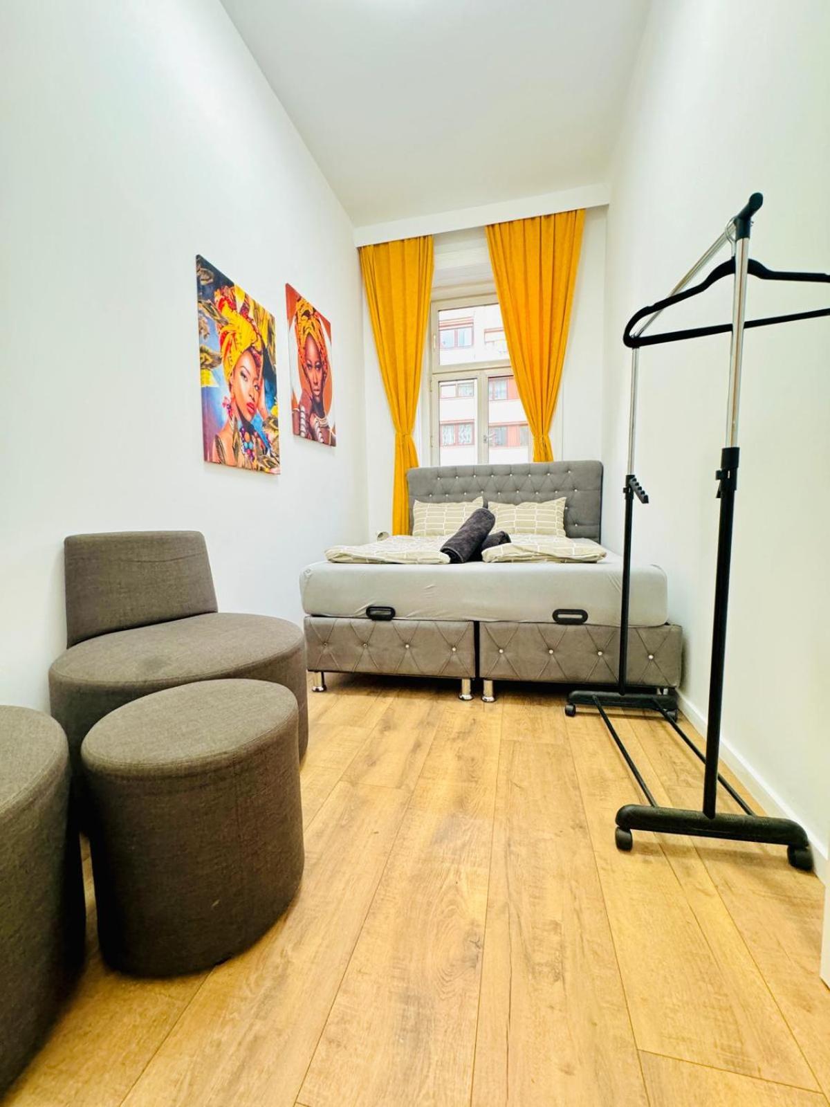 Cozy Private Rooms in 9-Bedroom Apartment Near Augarten