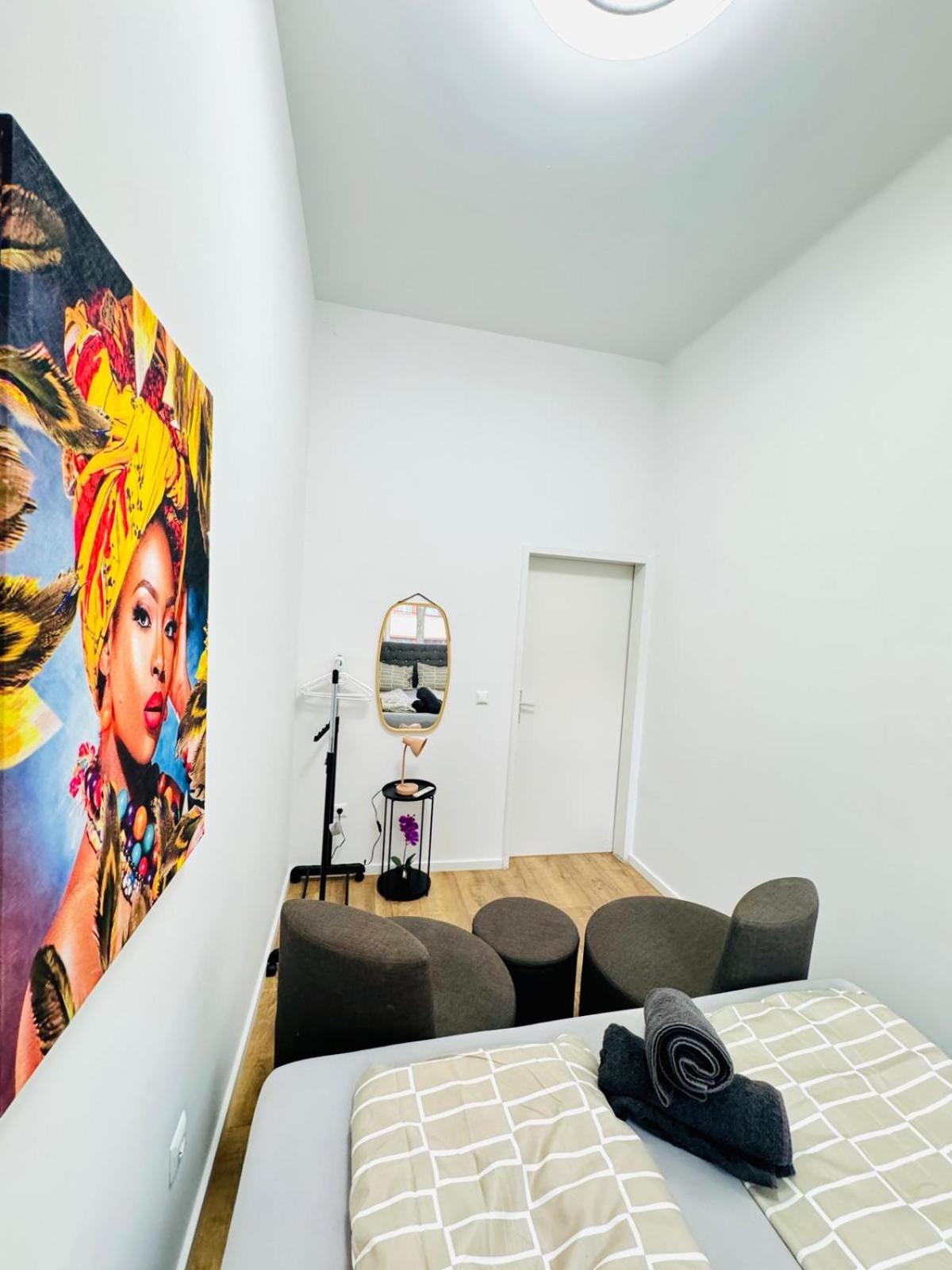Cozy Private Rooms in 9-Bedroom Apartment Near Augarten