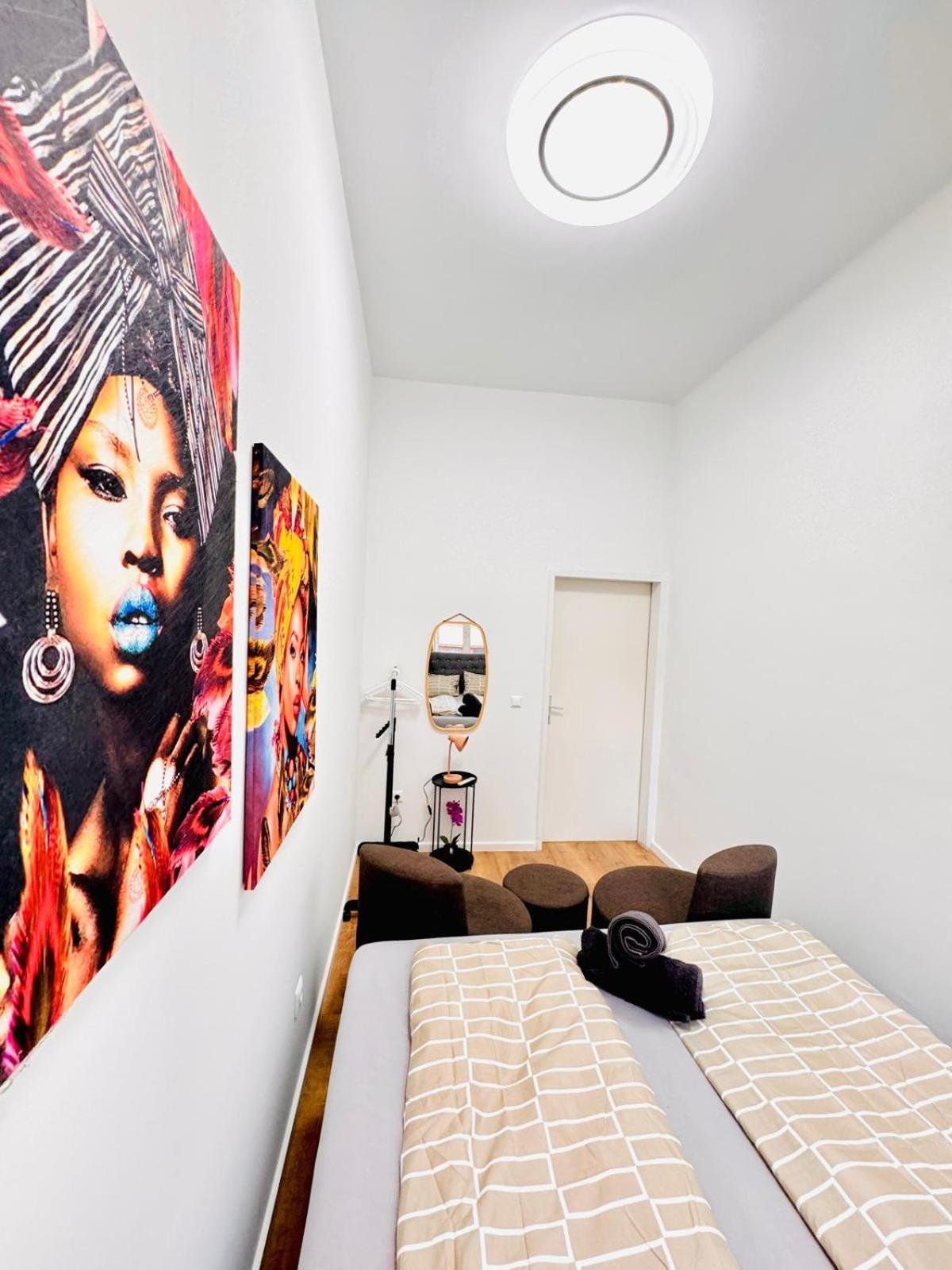 Cozy Private Rooms in 9-Bedroom Apartment Near Augarten