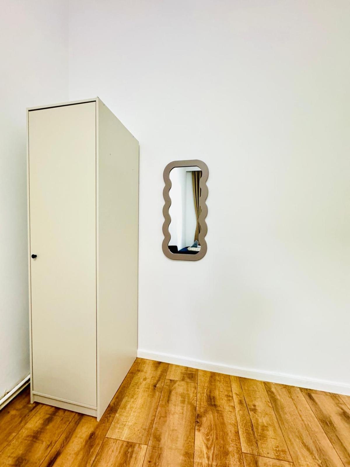 Cozy Private Rooms in 9-Bedroom Apartment Near Augarten