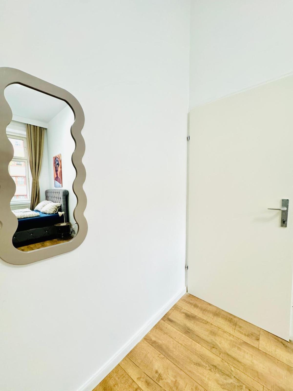 Cozy Private Rooms in 9-Bedroom Apartment Near Augarten