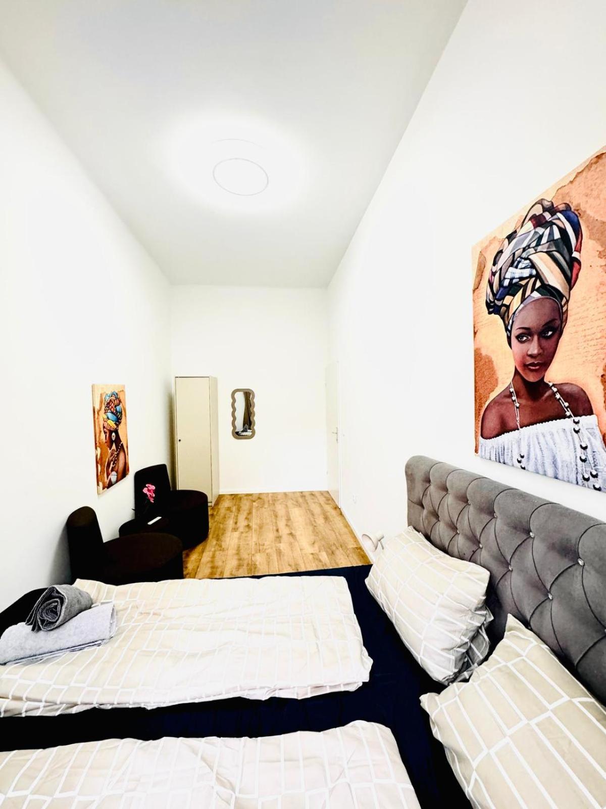 Cozy Private Rooms in 9-Bedroom Apartment Near Augarten