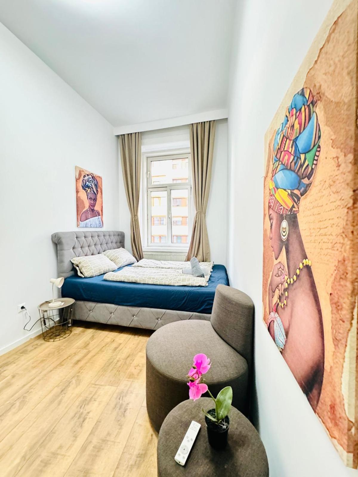 Cozy Private Rooms in 9-Bedroom Apartment Near Augarten