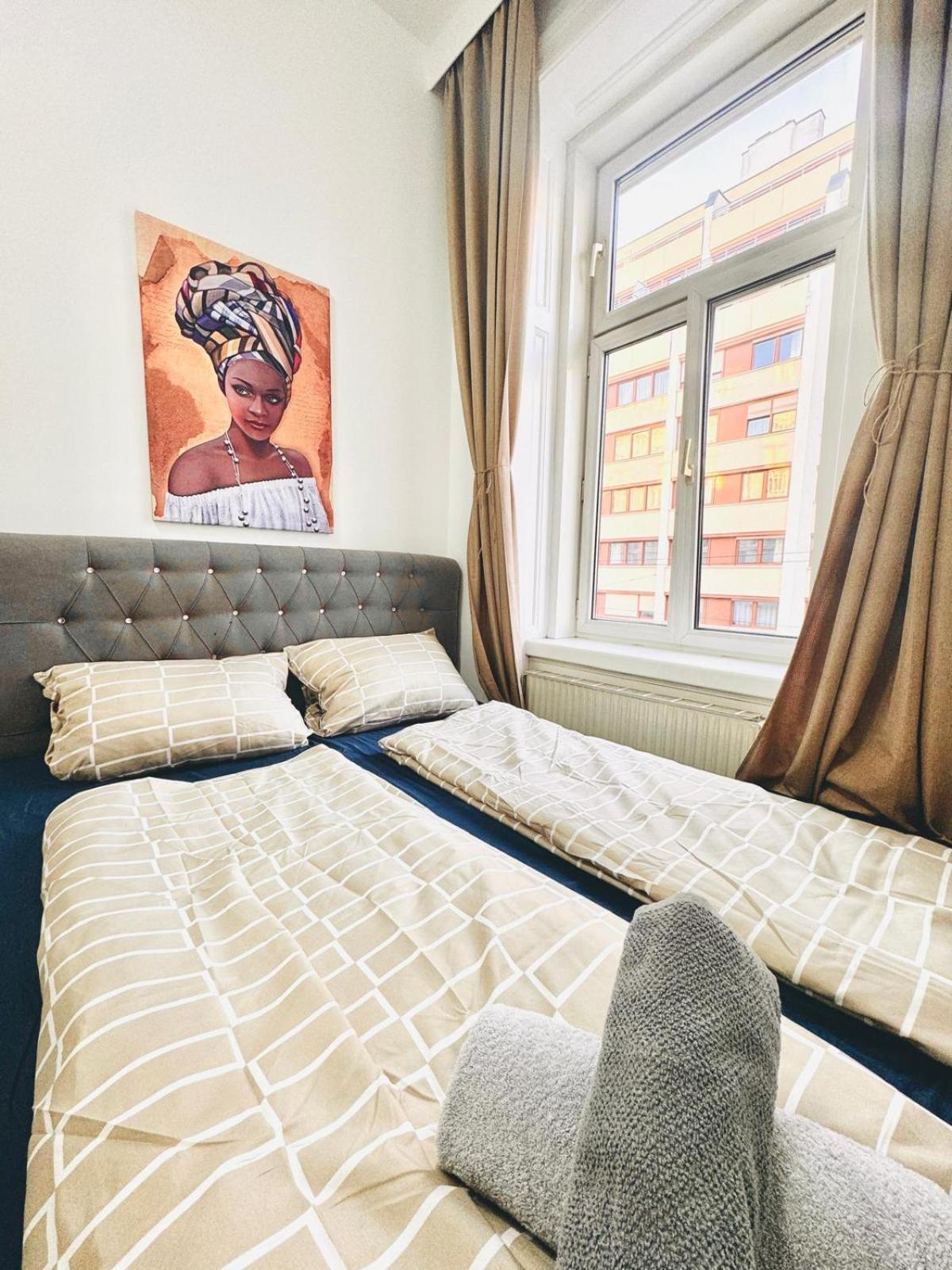 Cozy Private Rooms in 9-Bedroom Apartment Near Augarten