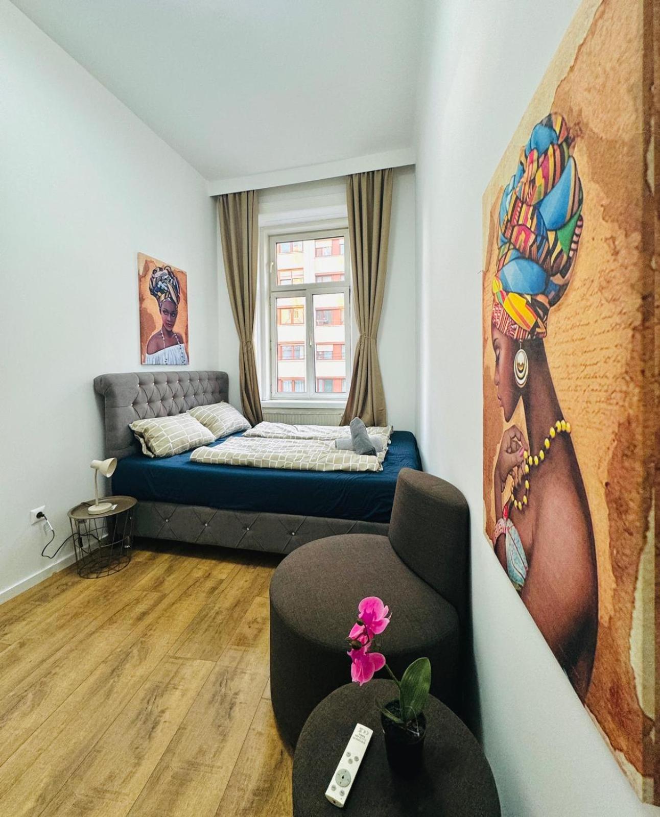 Cozy Private Rooms in 9-Bedroom Apartment Near Augarten