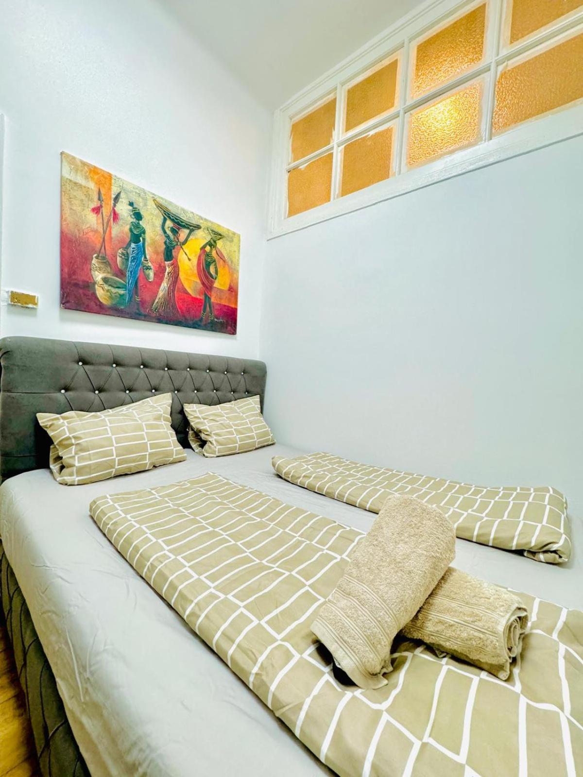 Cozy Private Rooms in 9-Bedroom Apartment Near Augarten