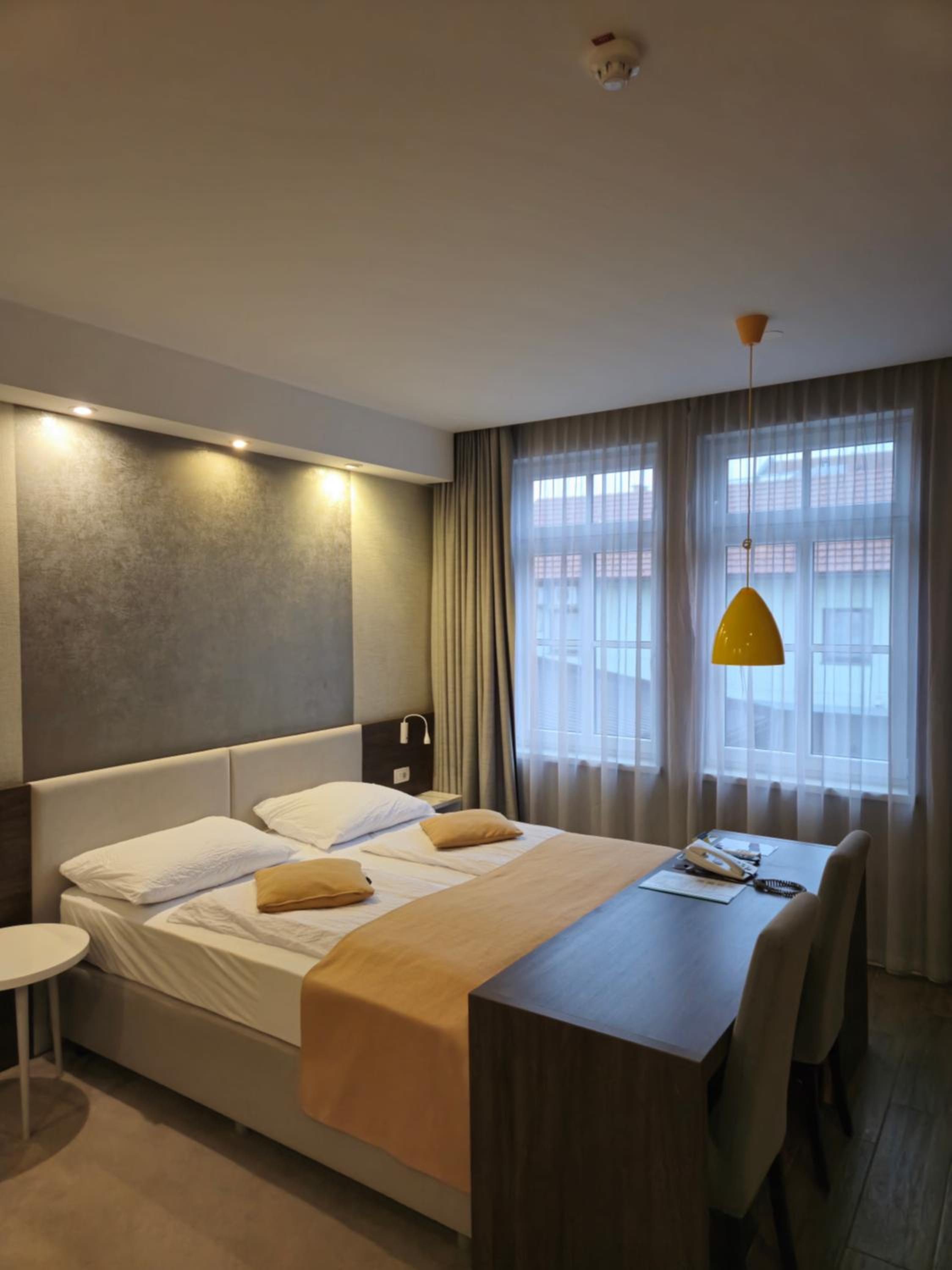 Hotel Emonec - Image 1