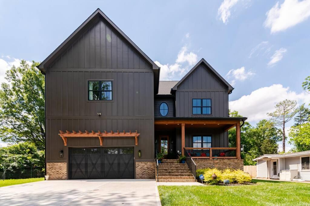 Brand New 5 bedroom, 5 minutes to Uptown!
