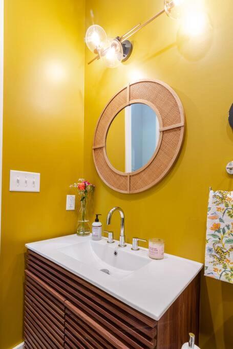 Brand New 5 bedroom, 5 minutes to Uptown!