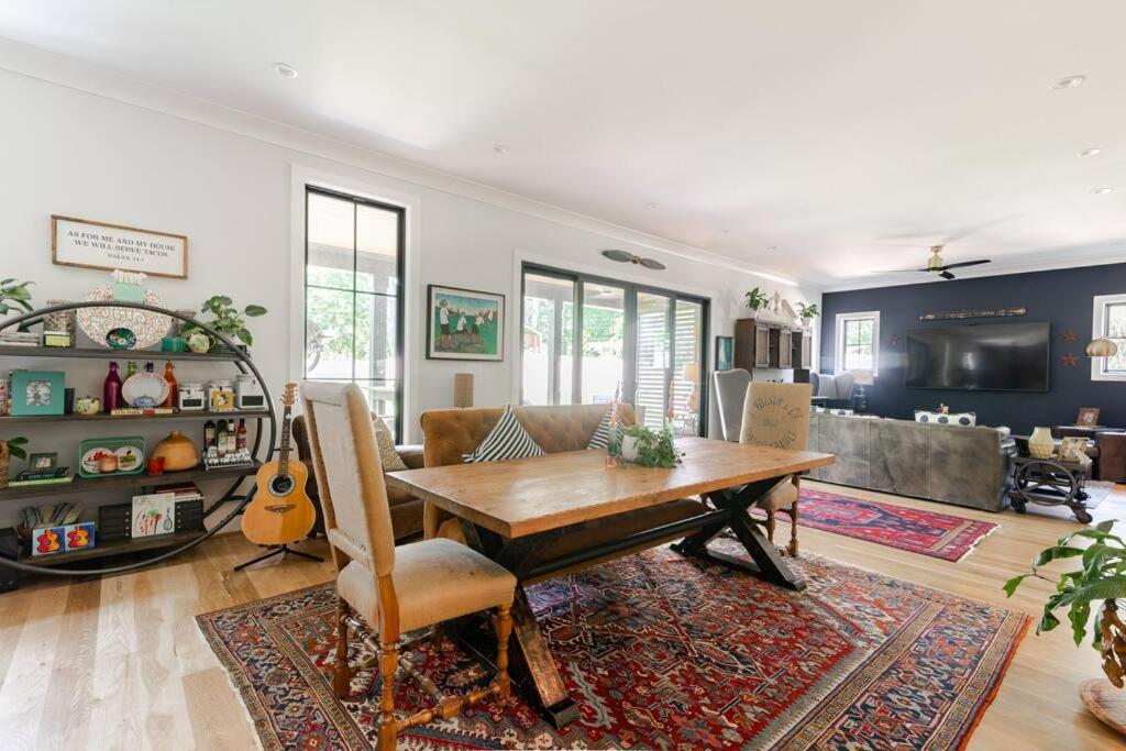 Brand New 5 bedroom, 5 minutes to Uptown!