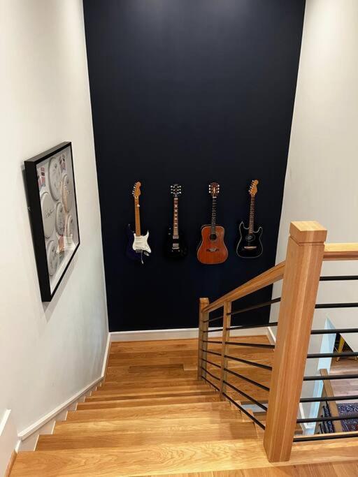 Brand New 5 bedroom, 5 minutes to Uptown!