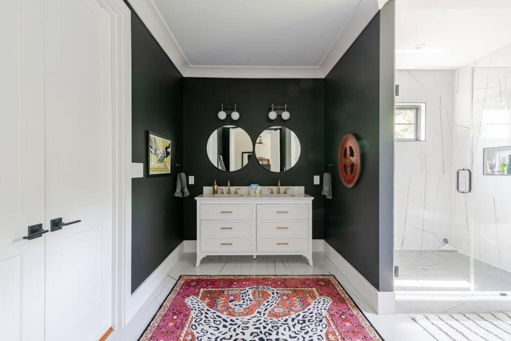 Brand New 5 bedroom, 5 minutes to Uptown!