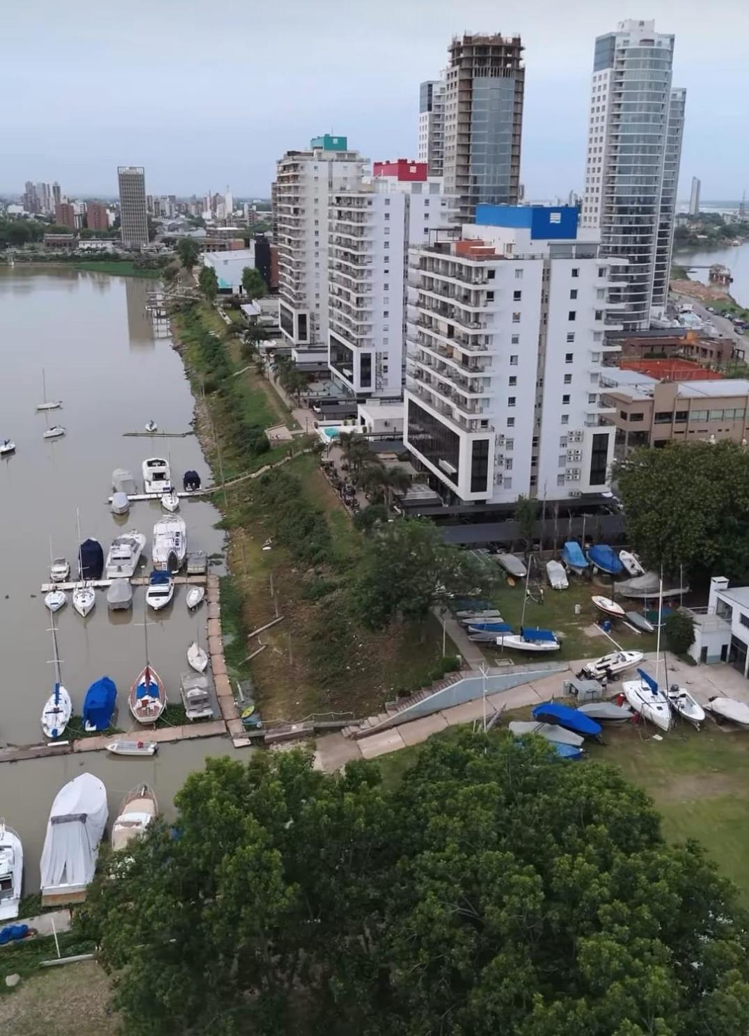 Diseño y confort Monoambiente a pasos del Río!