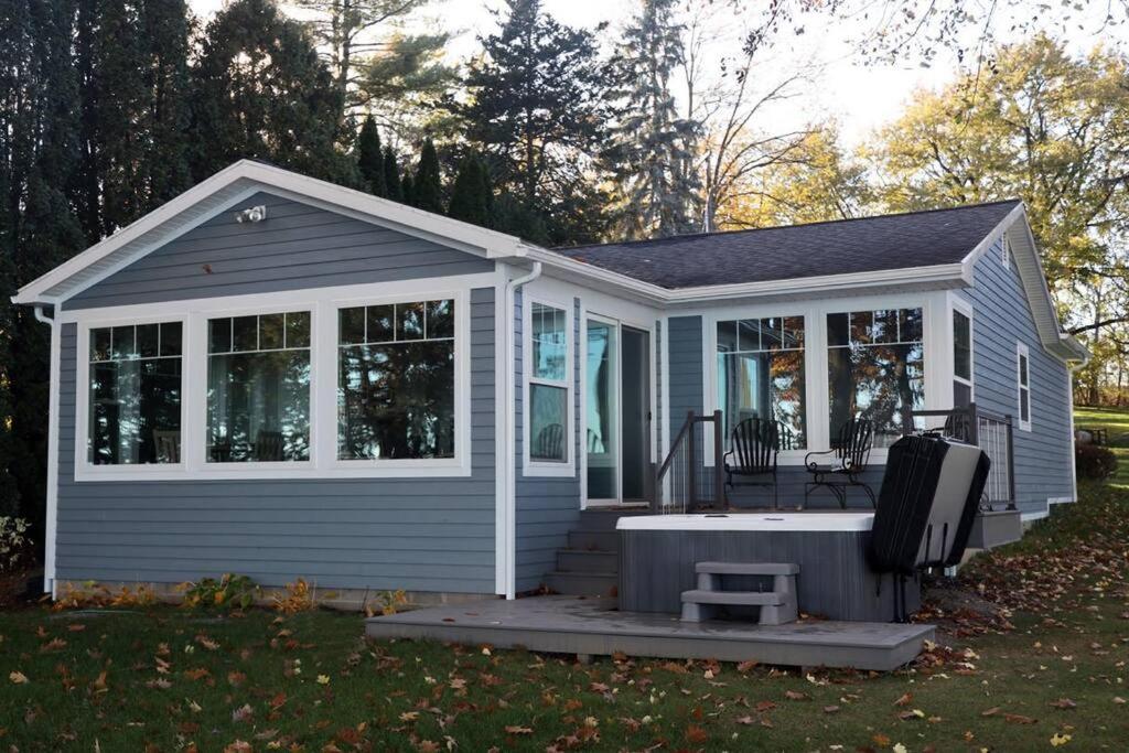 The Blue Bungalow, Seneca Lake view 4