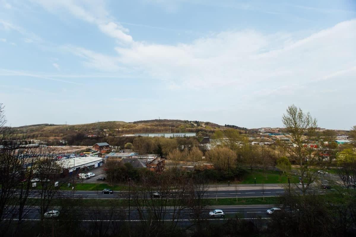 2BR Close to Peak District view 3
