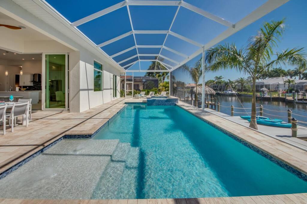 Villa Incredible by CoralVilla