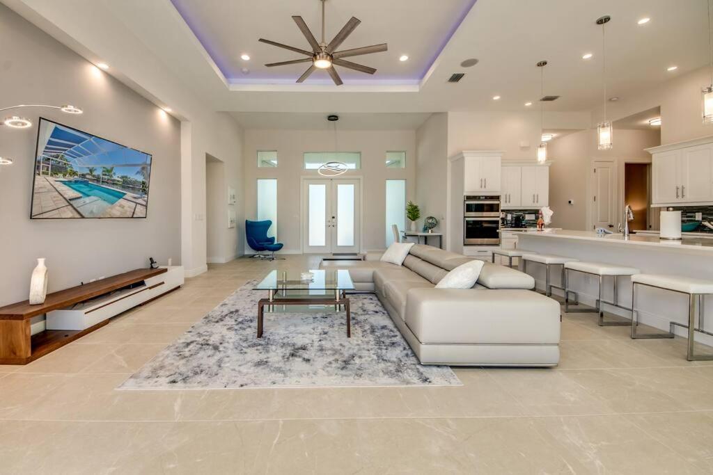 Villa Incredible by CoralVilla