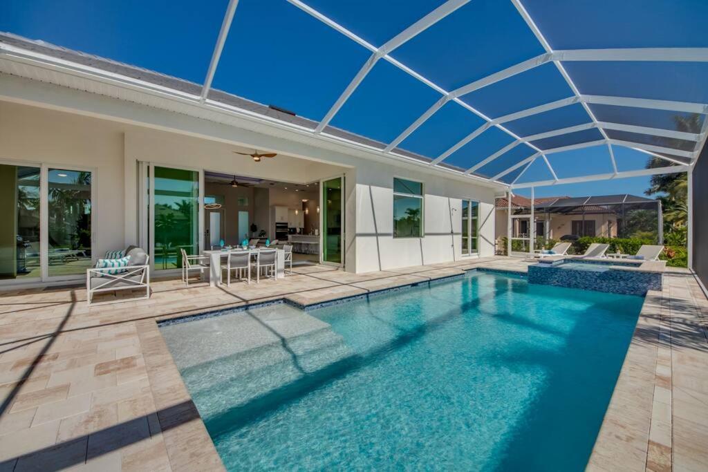 Villa Incredible by CoralVilla