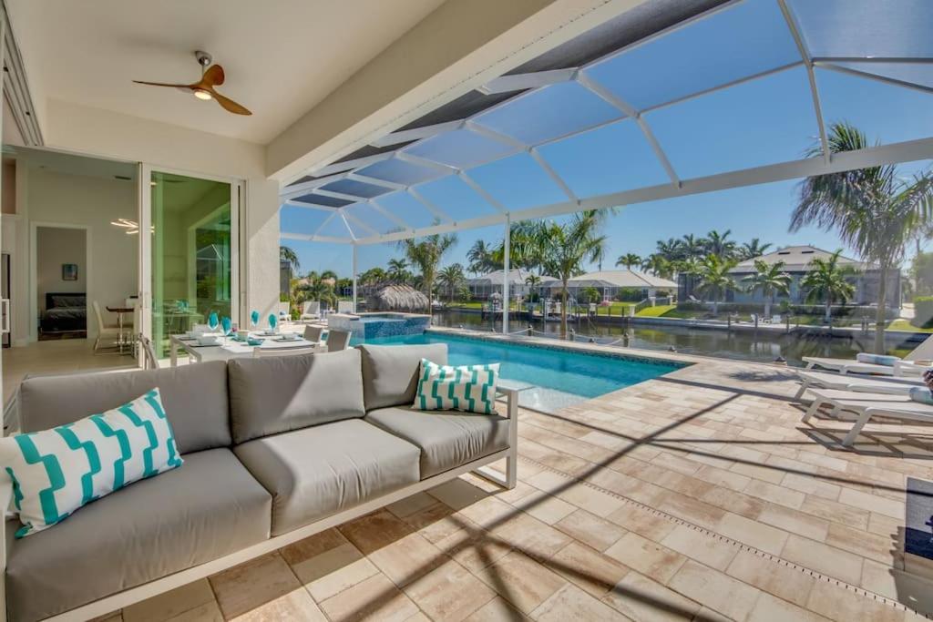 Villa Incredible by CoralVilla