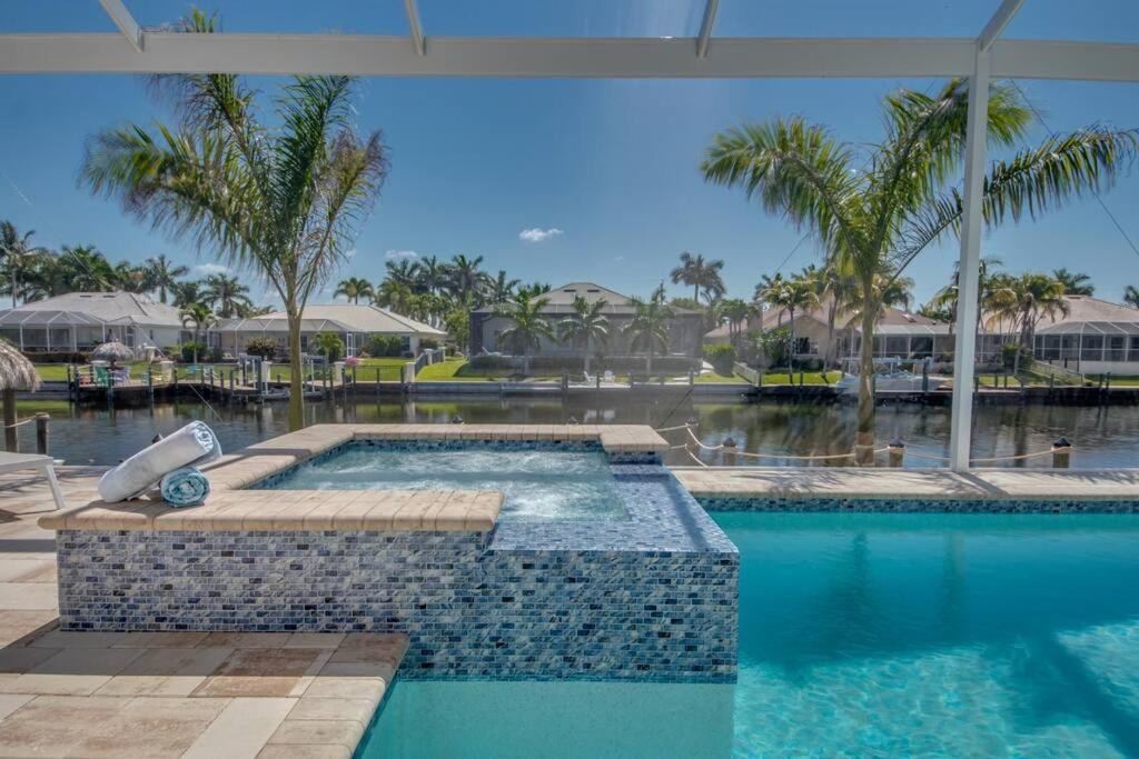 Villa Incredible by CoralVilla