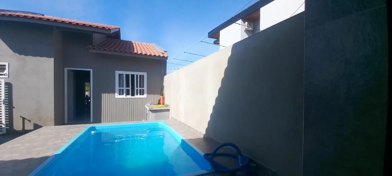 Casa com piscina A 250 METROS DA PRAIA de Canto Grande BOMBINHAS