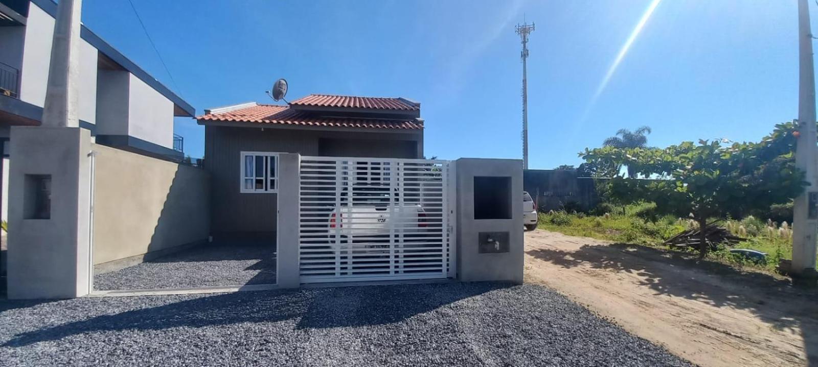 Casa com piscina A 250 METROS DA PRAIA de Canto Grande BOMBINHAS